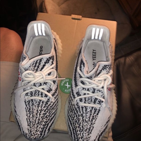 Adidas boost 350 v2 Zebra size 4.5 - Picture 3 of 8